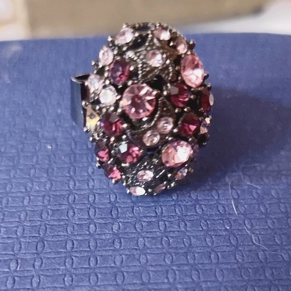 Jewelry - Ladies ring